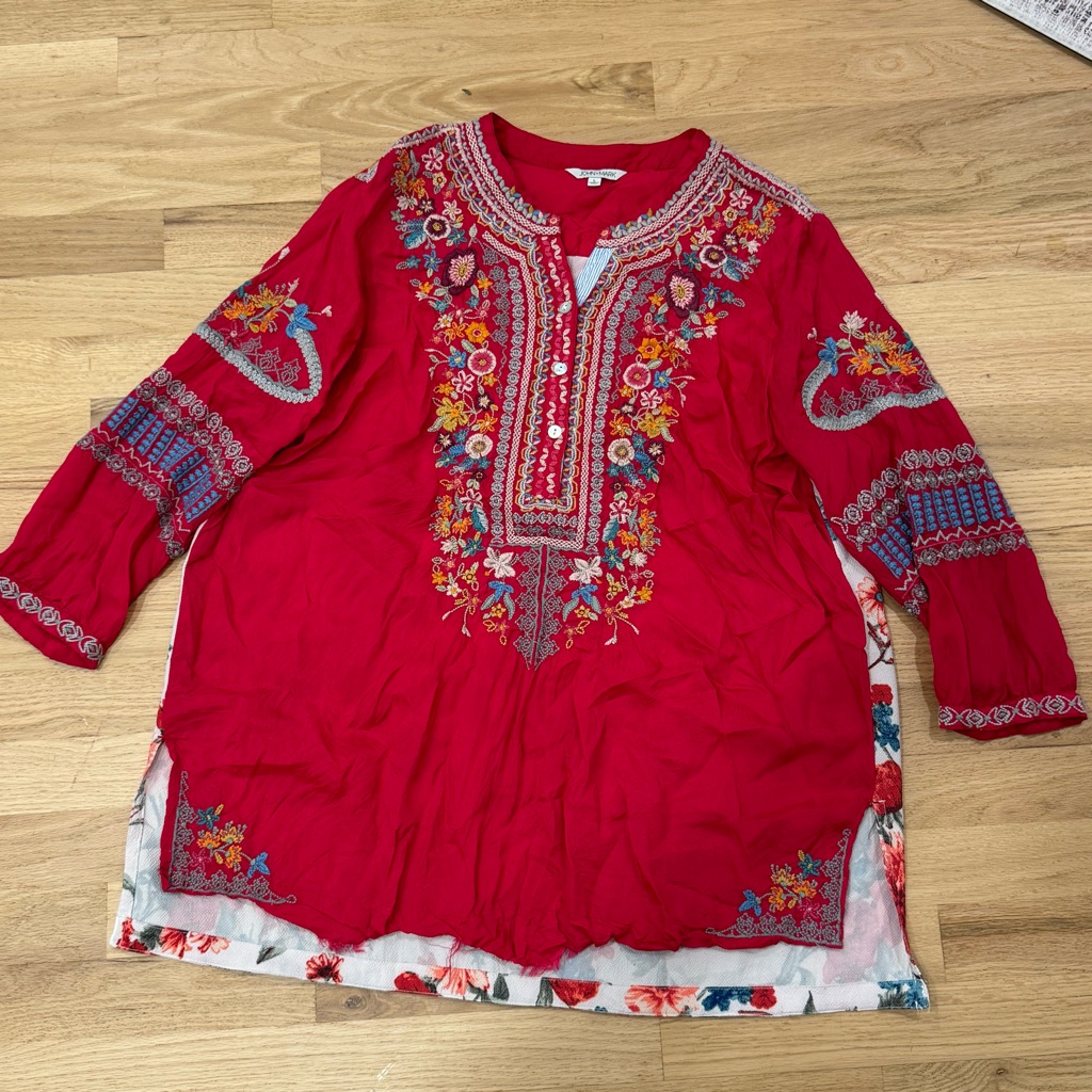 John Mark Embroidered Split V-Neck 3/4 Sleeve Hi-Low Hem Tunic Sz L